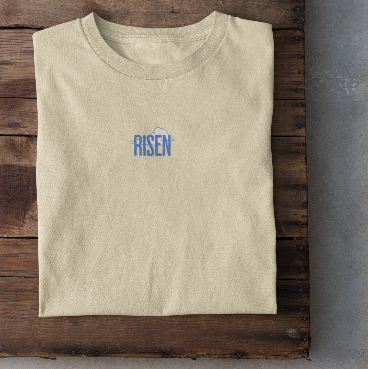 Christliches Damen T-Shirt mit Backprint & Frontlogo- He Is Risen
