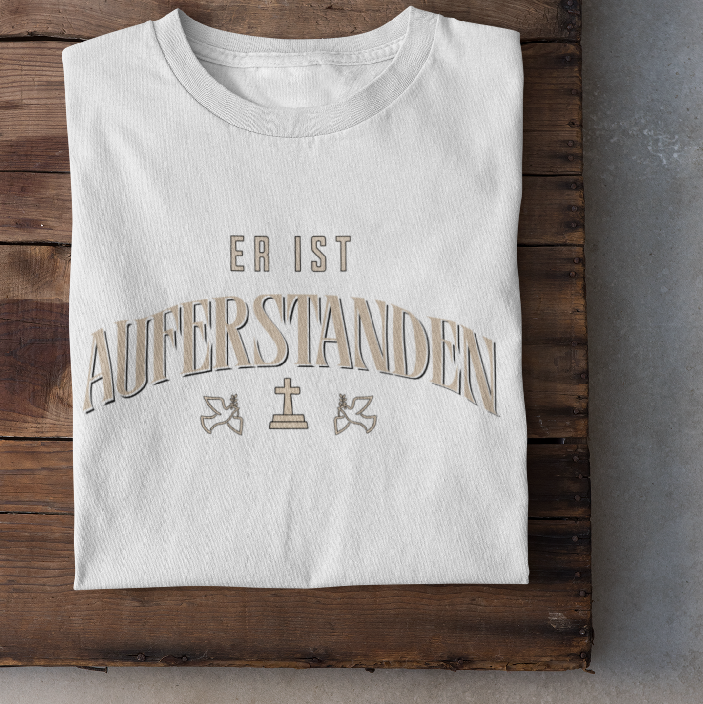 Christliches T-Shirt „Er ist auferstanden“ in Weiß mit Kreuz und Tauben – Oster Shirt Glaube Jesus Kleidung