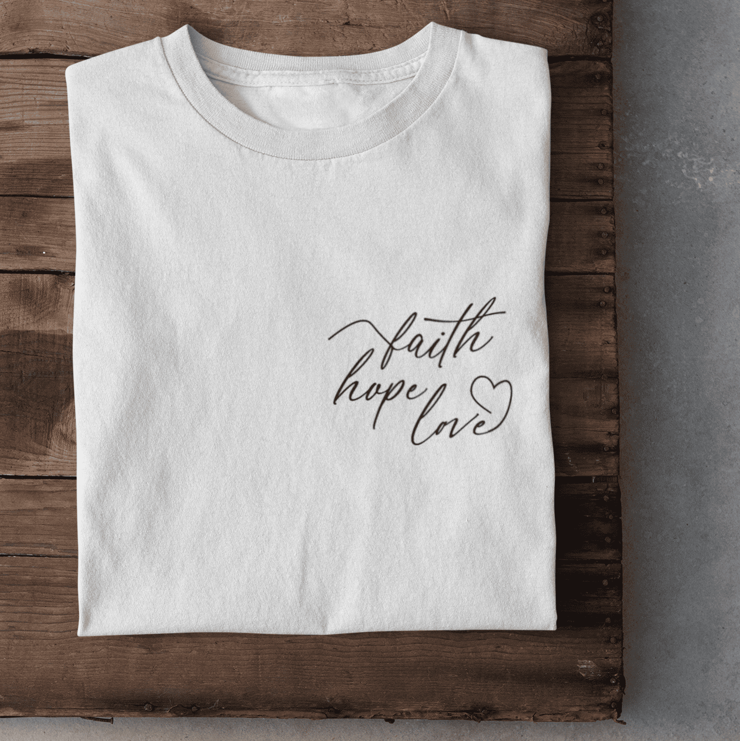 Christliches Damen T-Shirt „Faith Hope Love“ – Christliche Botschaft